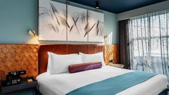 Deluxe room with king bed and alpine outlook
